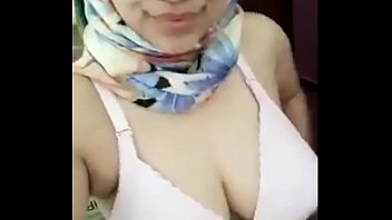 Mahasiswi Jilbab Sange Telanjang di Rumah | Full Video HD : 