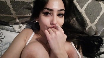 Neyla Kim Beauté Orientale gros seins brune sexe beurette Egyptienne porngirl