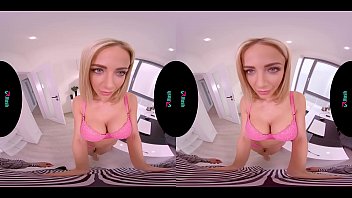 VRHUSH Nathaly Cherie distracts her man from working