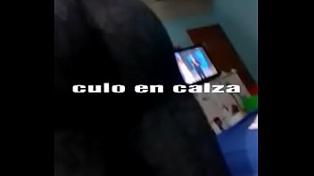 culo en calza exitando a todos 1