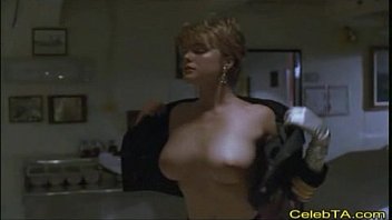 erika eleniak