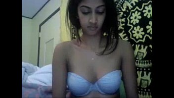 Lovely desi babe revealing her cute body - HornySlutCams.com