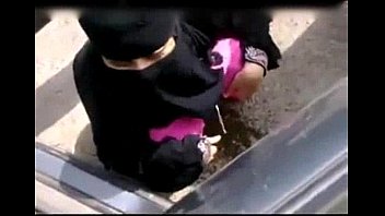 indian muslim girl pissing in open place