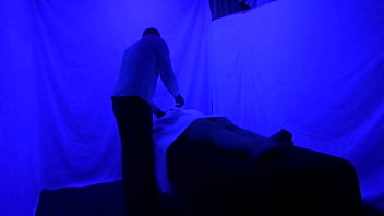 Gigi Breeze Blacklight Massage LEFT 2