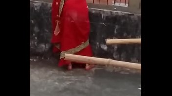 You definitely masturbates after seeing this indian aunties big ass